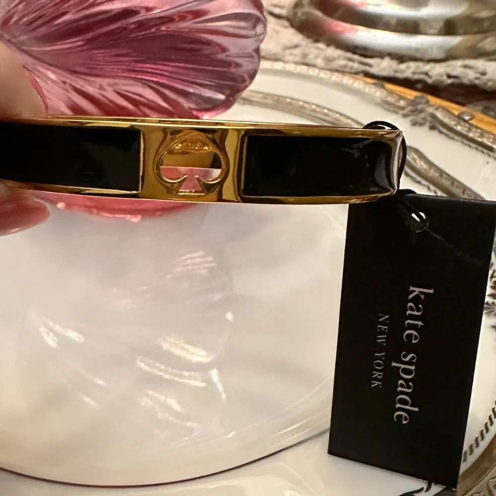 NEW Kate Spade Hole Punch Spade Hinge Bangle Bracelet Black‎ Enamel - Picture 6 of 8